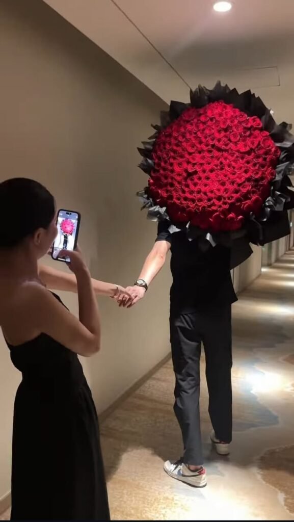 Demuestra tu amor Ramo de Rosas Rojas Personalizado Buchon